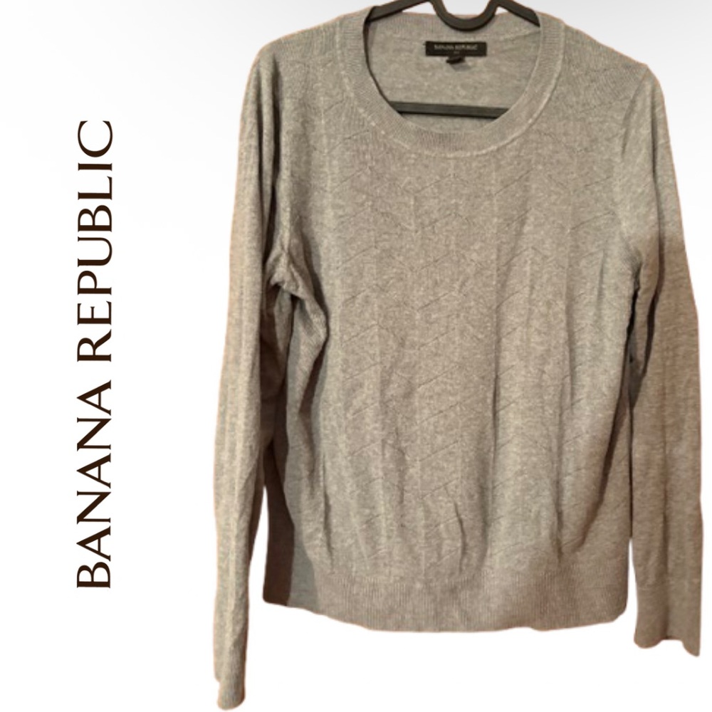 Banana Republic Light Gray Crew Neck Sweater
